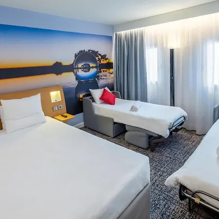 מלון Novotel Centre Compans Caffarelli 4*