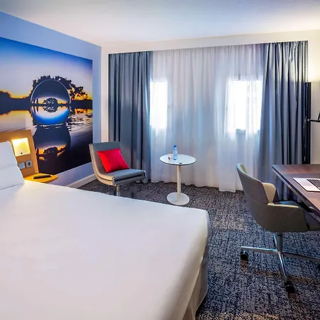 מלון Novotel Centre Compans Caffarelli 4*