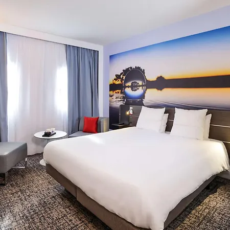 מלון Novotel Centre Compans Caffarelli 4*