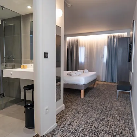 מלון Novotel Centre Compans Caffarelli 4*